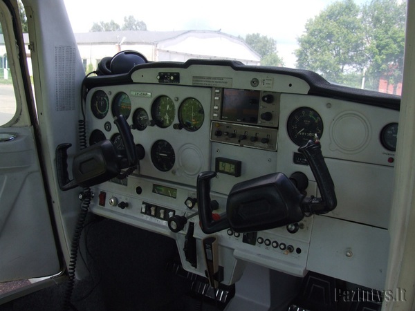 C-152 cockpit