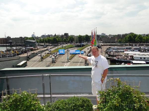 Ant Nemo muziejaus stogo atsiveria nebloga Amsterdamo panorama