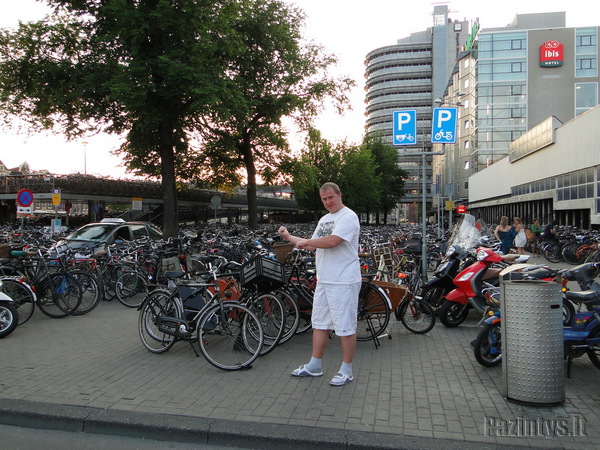 Dviračių parkingas Amsterdame