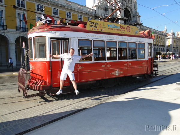 Bandau pralėkt su tramvajum